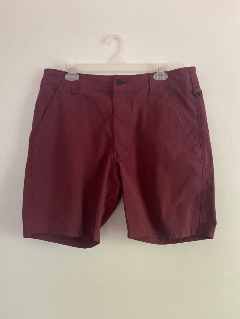 Wrangler Outdoor Men's Maroon Elastic Waist Shorts With Zip Pocket Size 36